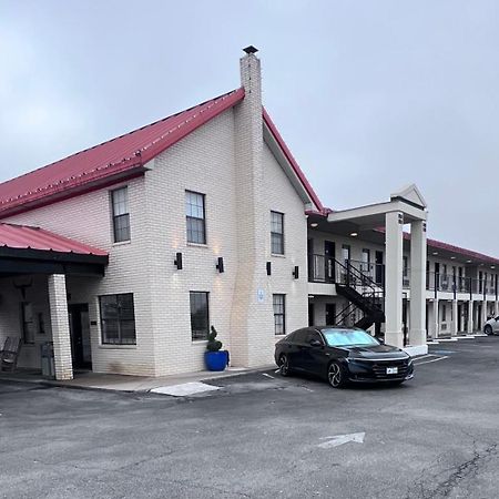 Super 8 By Wyndham Fredericksburg Hotel Exterior photo