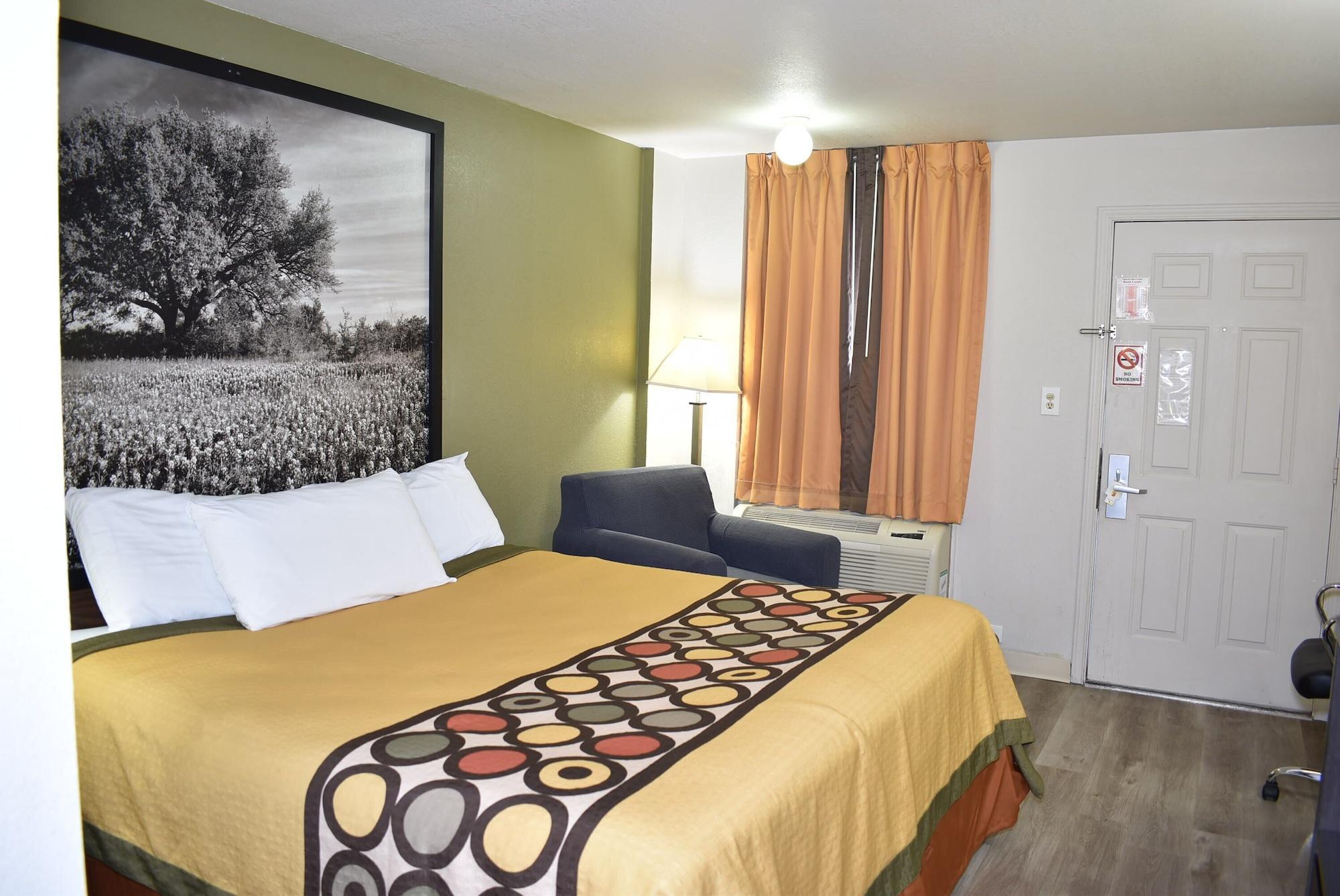 Super 8 By Wyndham Fredericksburg Hotel Exterior photo