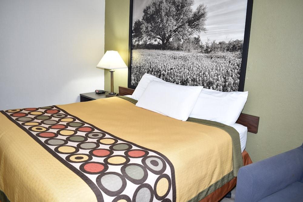 Super 8 By Wyndham Fredericksburg Hotel Exterior photo