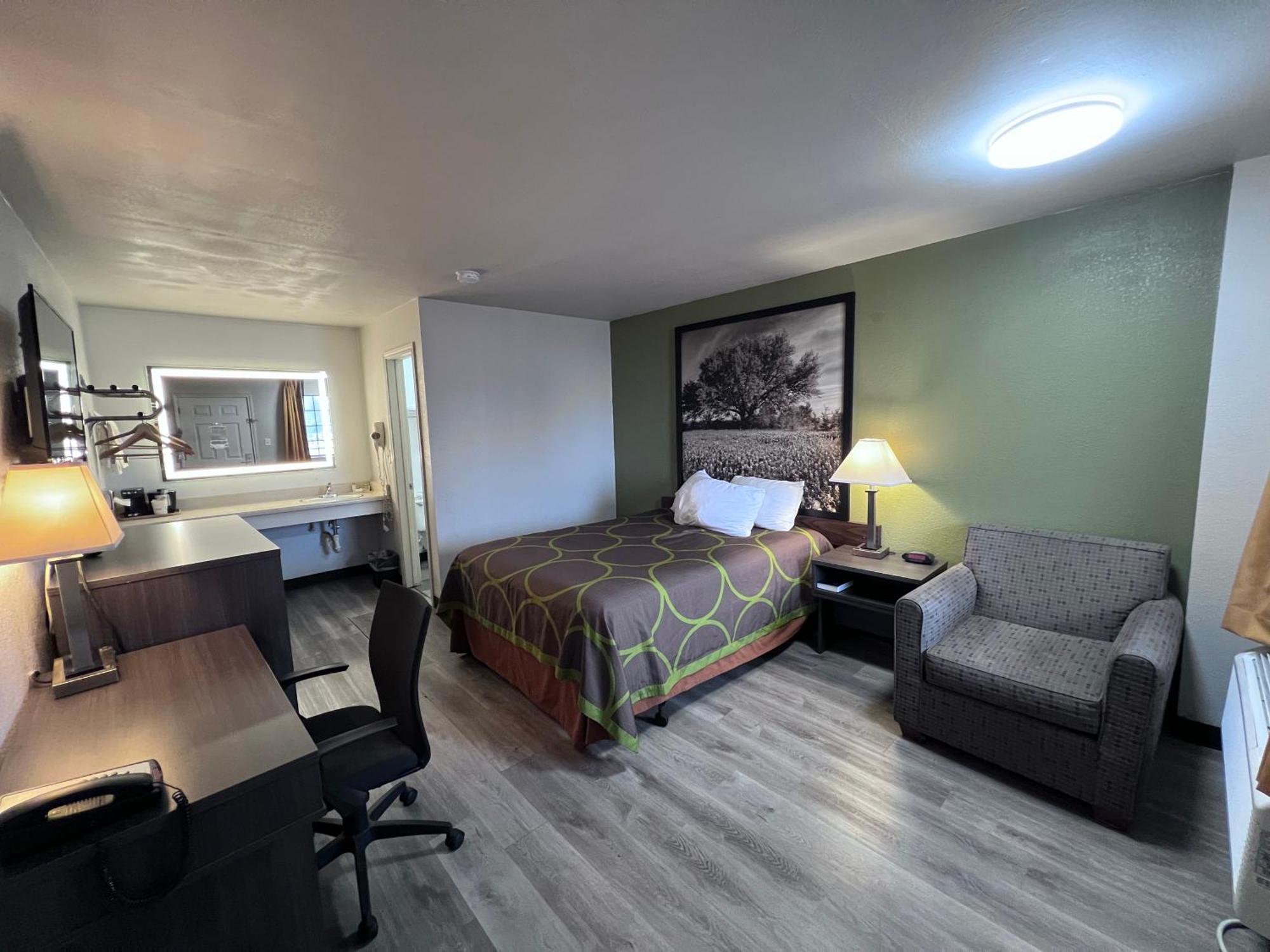 Super 8 By Wyndham Fredericksburg Hotel Exterior photo