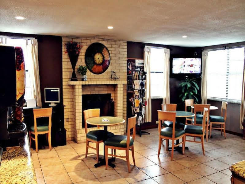 Super 8 By Wyndham Fredericksburg Hotel Exterior photo