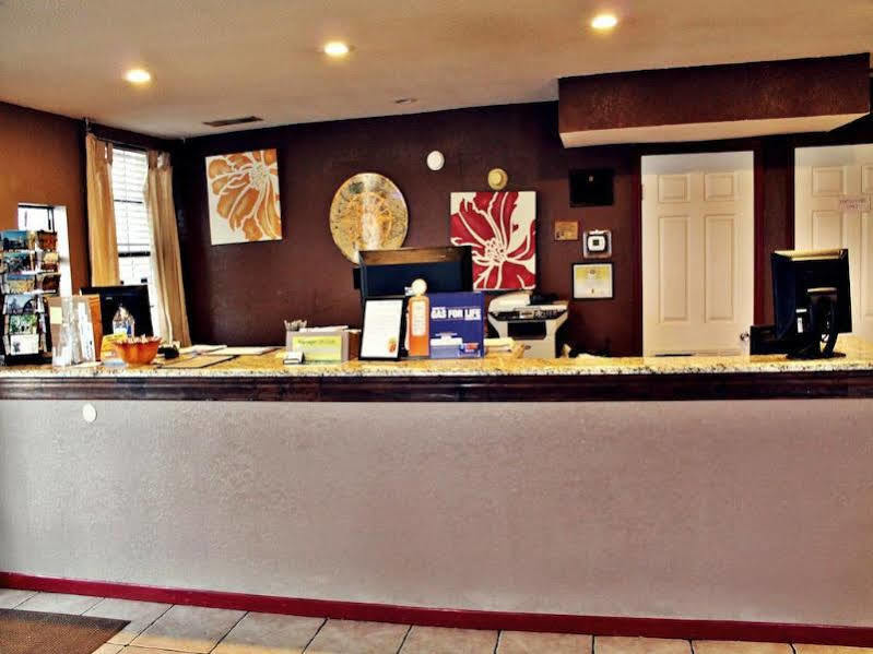 Super 8 By Wyndham Fredericksburg Hotel Exterior photo